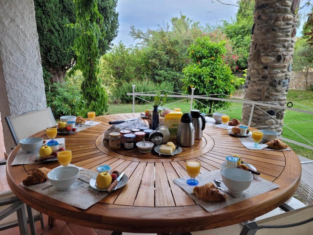 Mas De La Croix Hotel Saint-Christol-les-Ales Luaran gambar